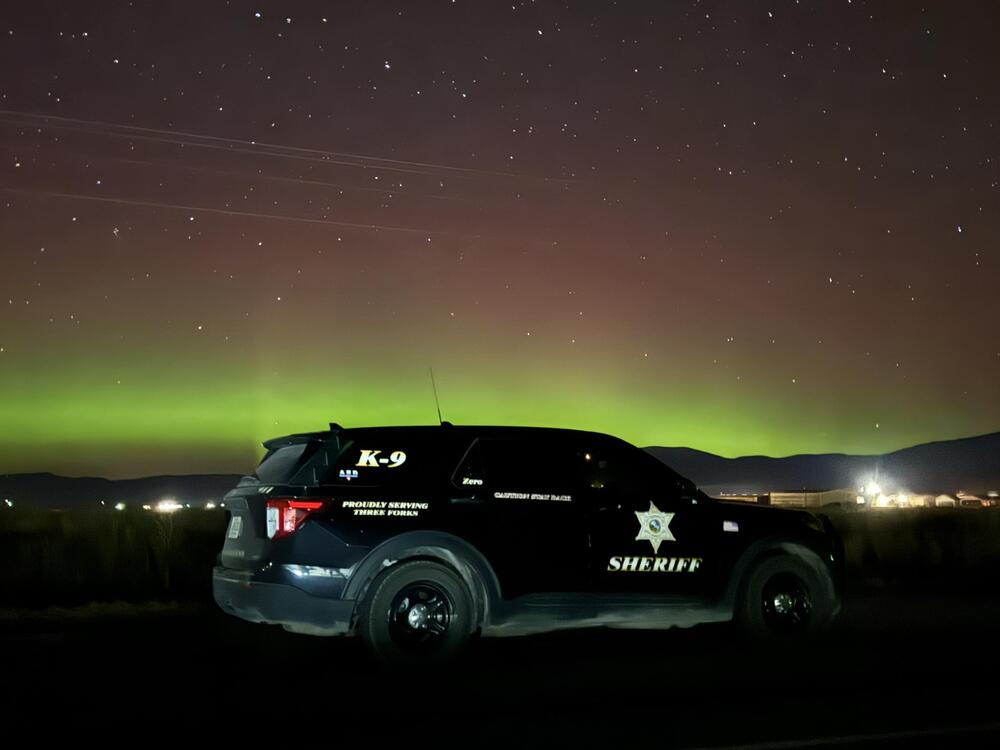 northern lights with patrol car.jpg